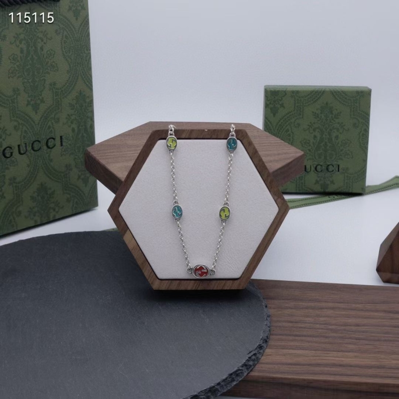G*u*i necklaces